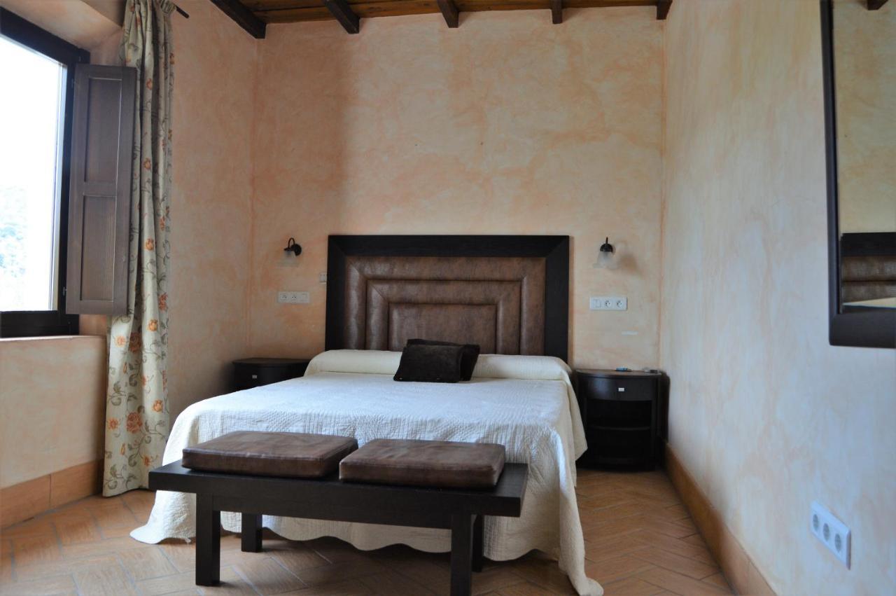 Apartamentos Turisticos - Hostal Los Alisos Aliseda Екстериор снимка