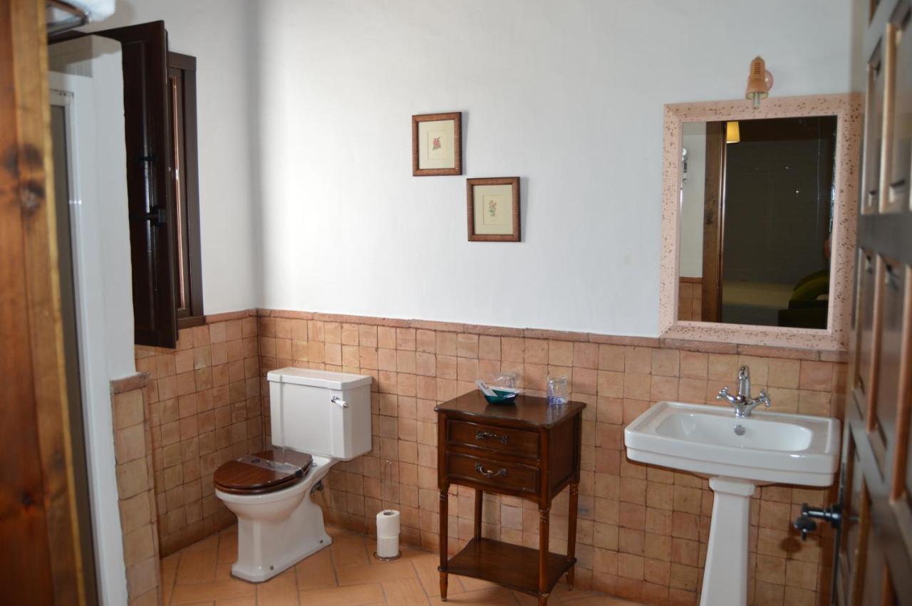 Apartamentos Turisticos - Hostal Los Alisos Aliseda Екстериор снимка