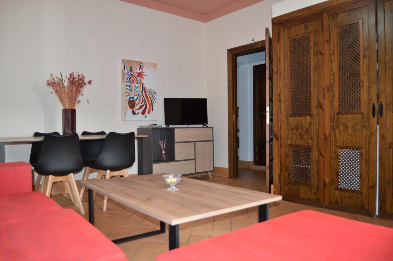 Apartamentos Turisticos - Hostal Los Alisos Aliseda Екстериор снимка