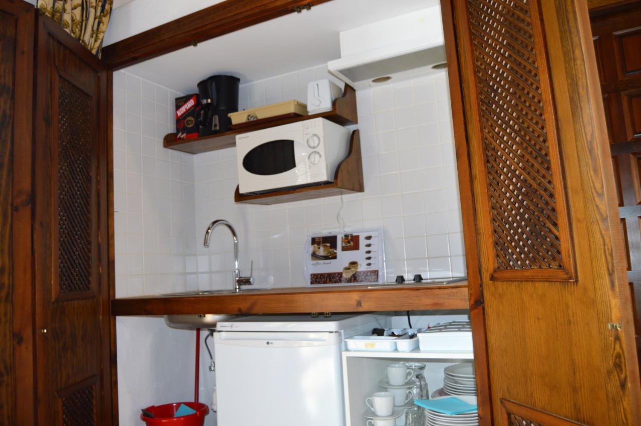 Apartamentos Turisticos - Hostal Los Alisos Aliseda Екстериор снимка