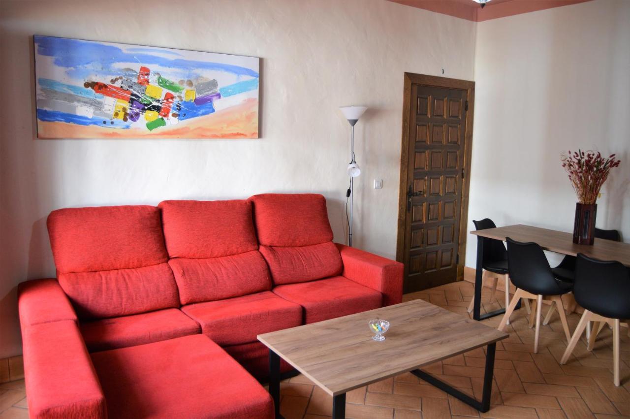 Apartamentos Turisticos - Hostal Los Alisos Aliseda Екстериор снимка