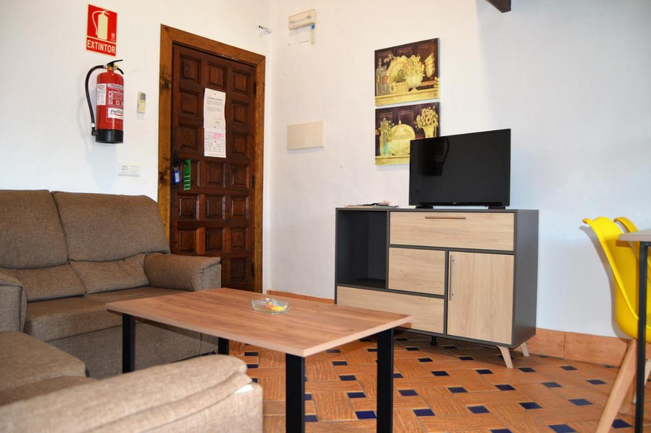 Apartamentos Turisticos - Hostal Los Alisos Aliseda Екстериор снимка