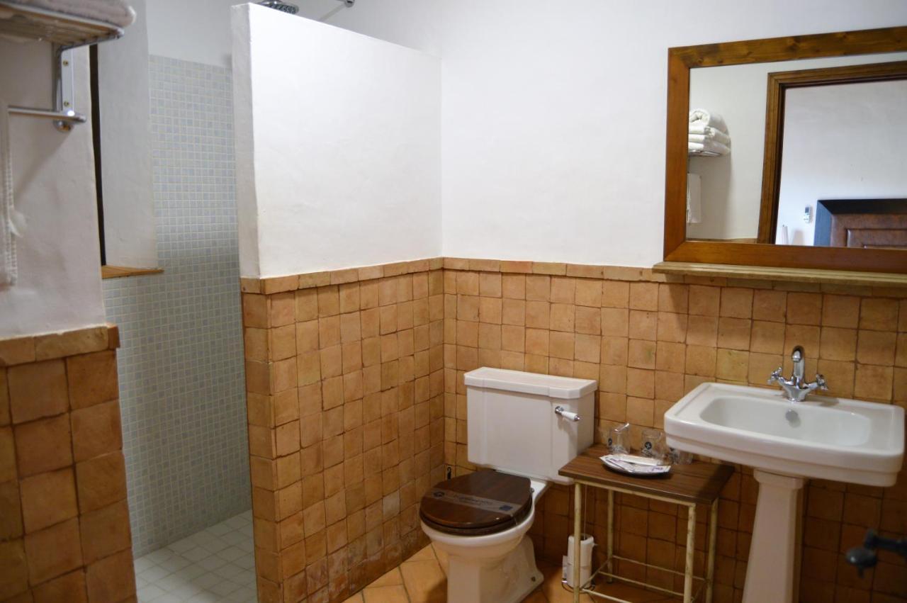 Apartamentos Turisticos - Hostal Los Alisos Aliseda Екстериор снимка